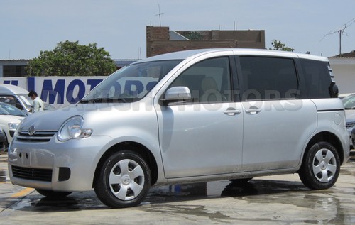 Toyota - Sienta                           